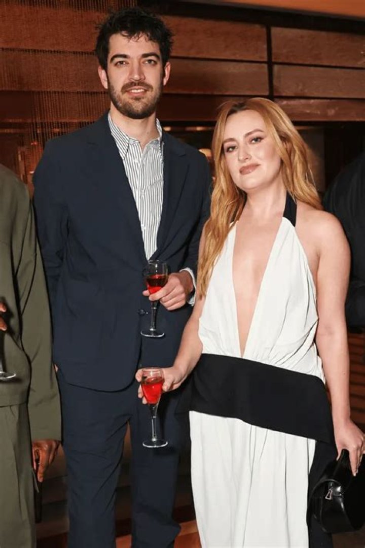 Amelia Dimoldenberg Boyfriend