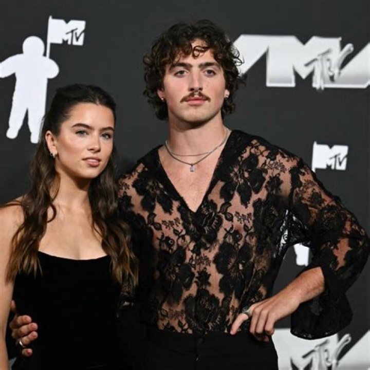 Bones’s Girlfriend: Who is Bones Dating?
