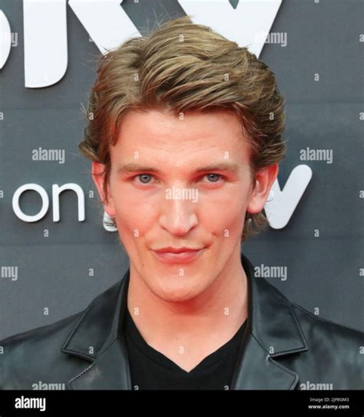 Ewan Mitchell