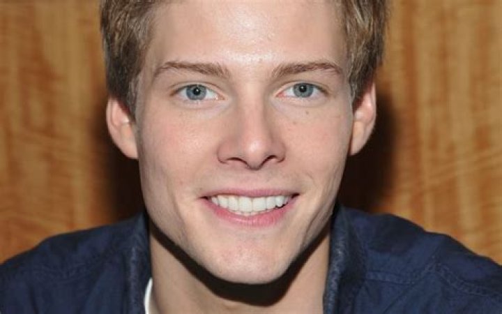 Hunter Parrish Net Worth, Age, Height, Bio, Birthday, Wiki!