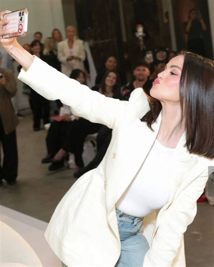 Is Selena Gomez taking Instagram tips from Justin Bieber? 2
