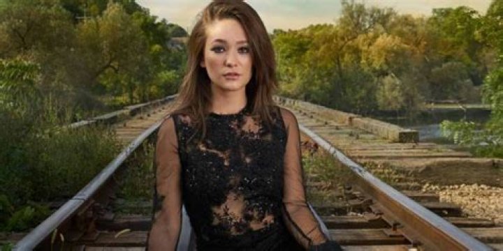 Kira Isabella