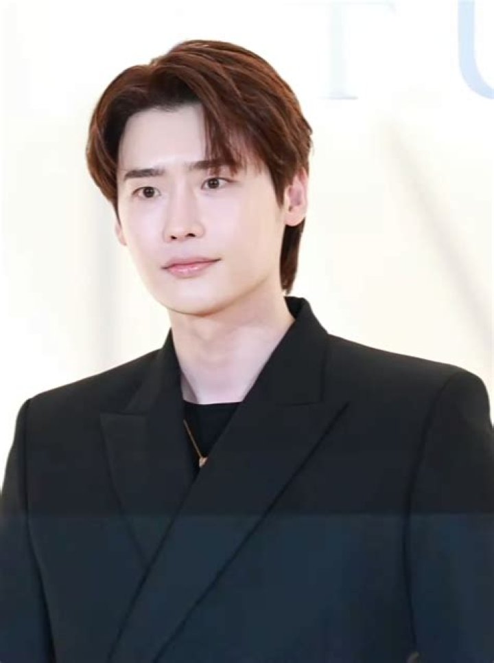 Lee Jong Suk