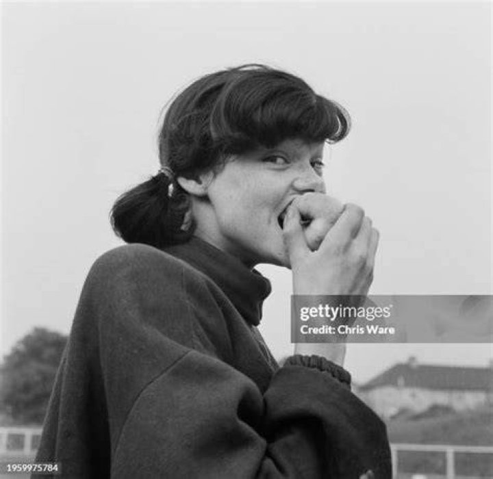 Linda Knowles