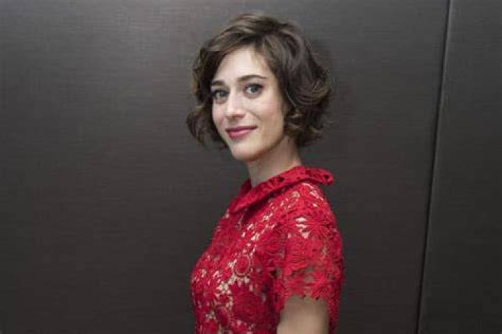 Lizzy Caplan Net Worth, Age, Height, Bio, Birthday, Wiki!