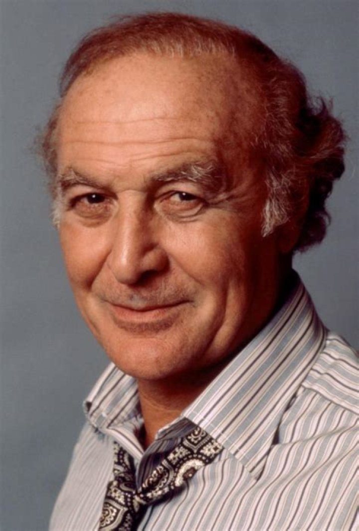 Robert Loggia