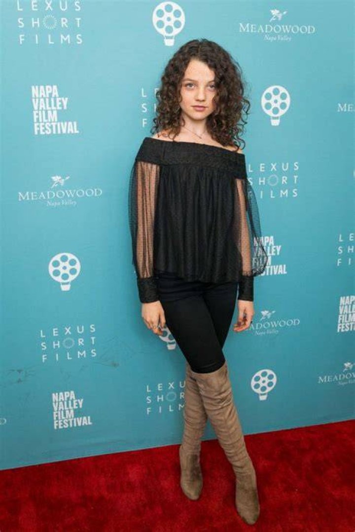 Stefania LaVie Owen-Wiki, Height, Weight, Net Worth, Boyfriend